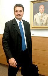 Novotný: Smer nedokáže efektívne spravovať zdravotnícke zariadenia